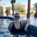 Rina, 44