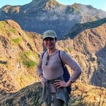 Lara, 49