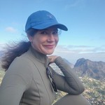 Lara, 49