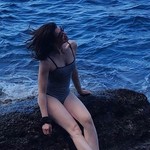 Lara, 49